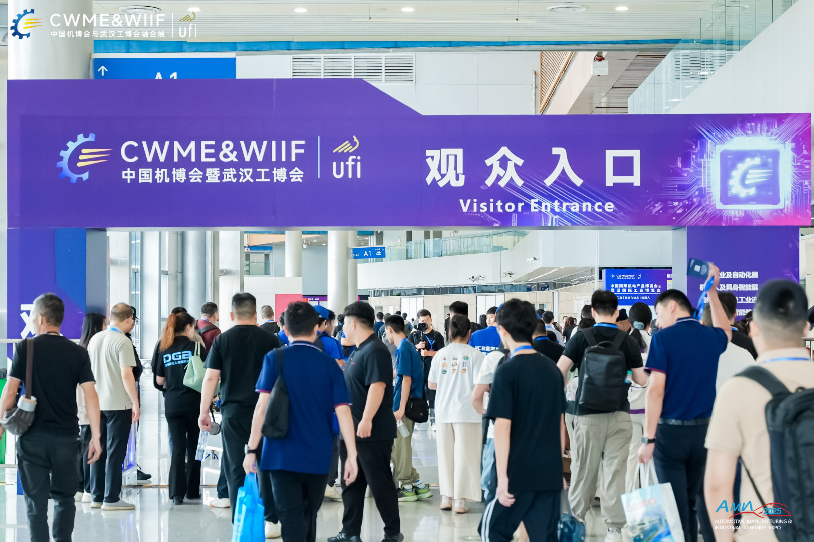 人多8.jpg 人多8.jpg